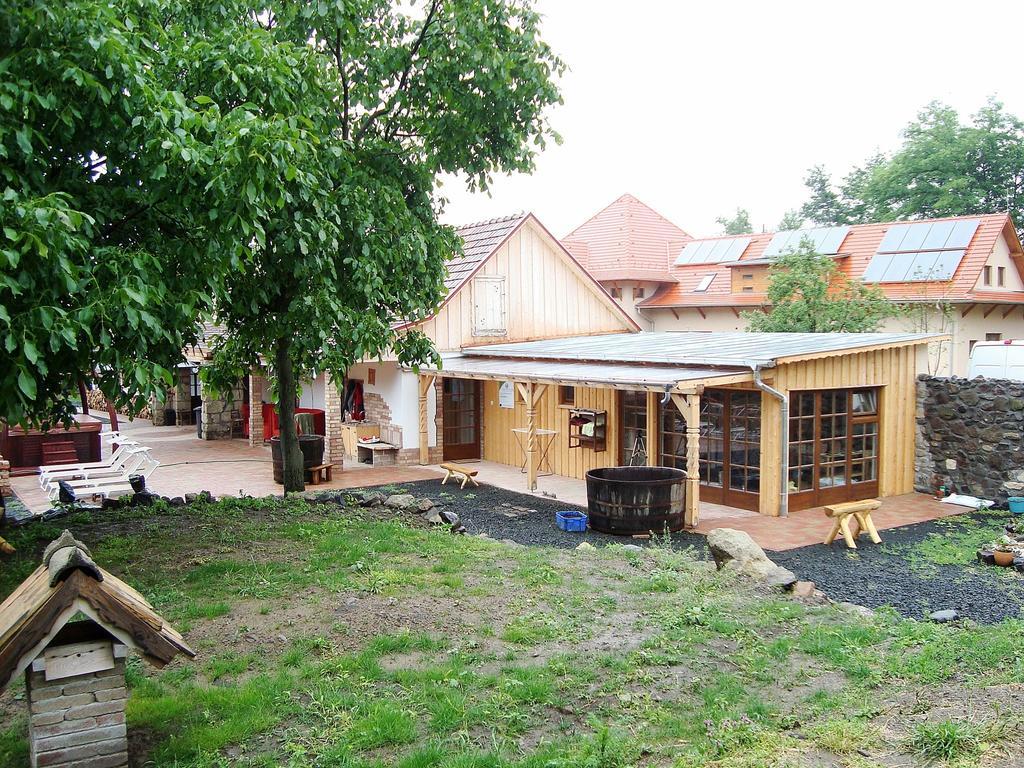 Edes Otthon Vendeghaz Hotel Nagyborzsony Buitenkant foto
